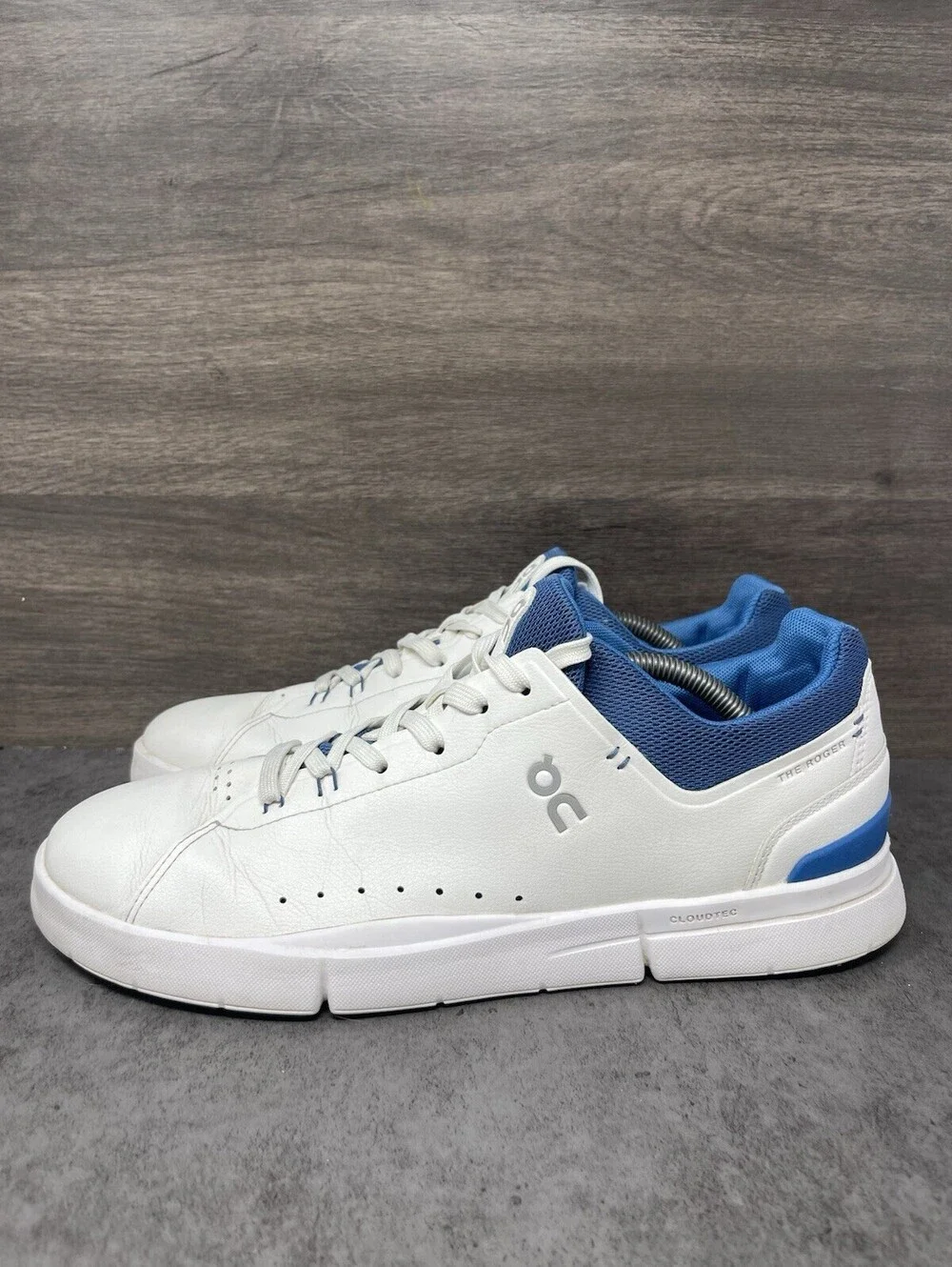 On The Roger Advantage Size 11 Mens White Blue CloudTec Tennis Sneakers